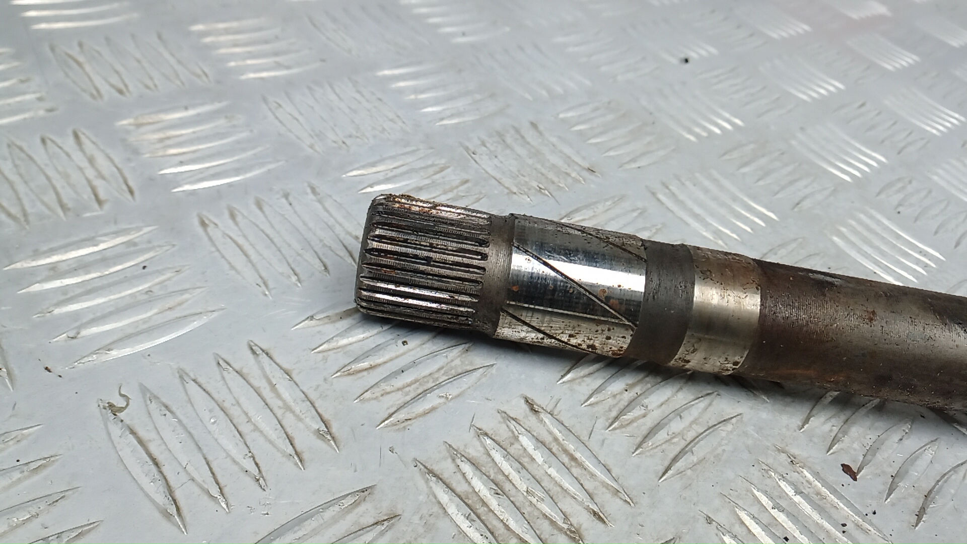 Полуось передняя правая