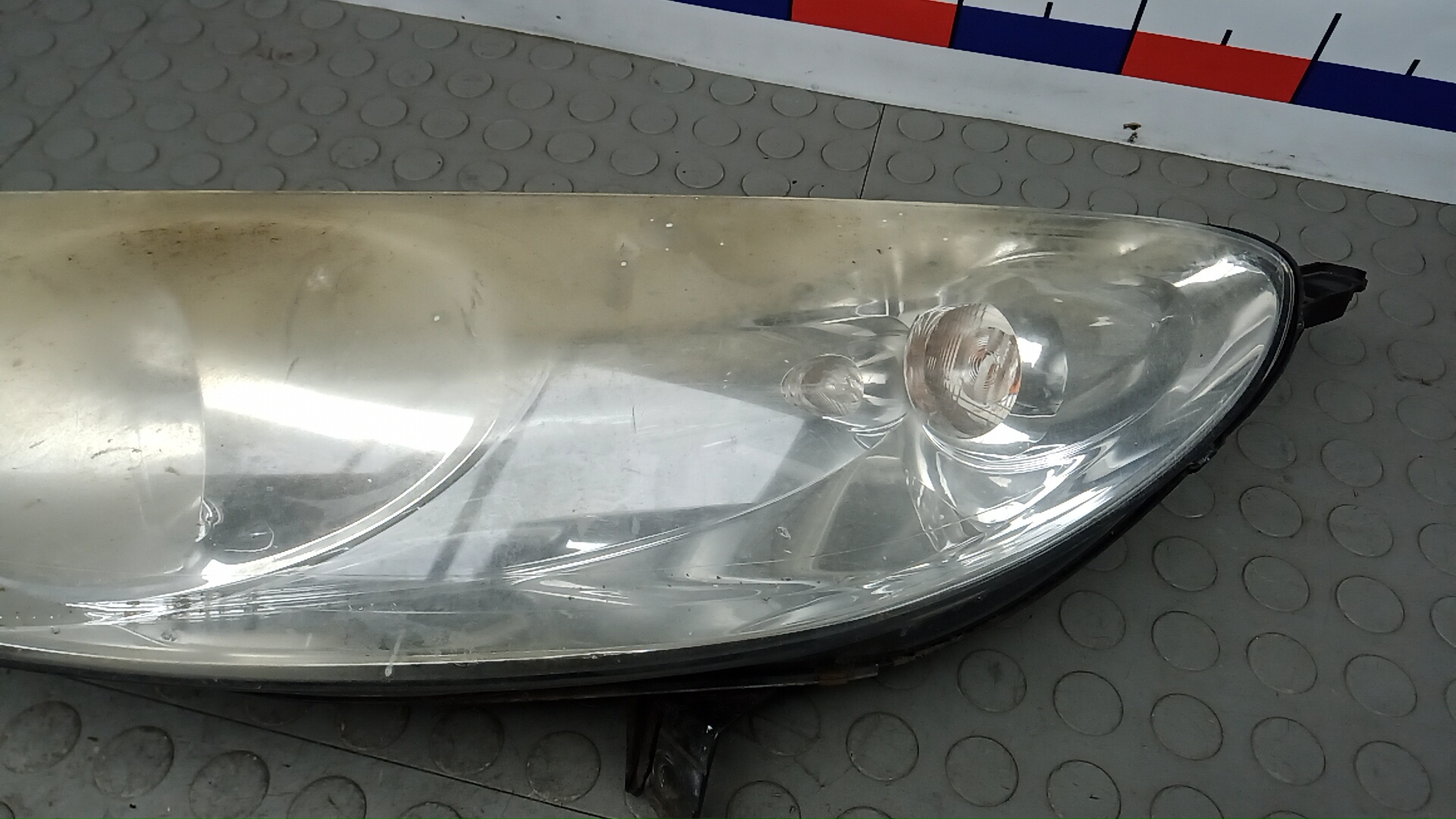 Фара левая