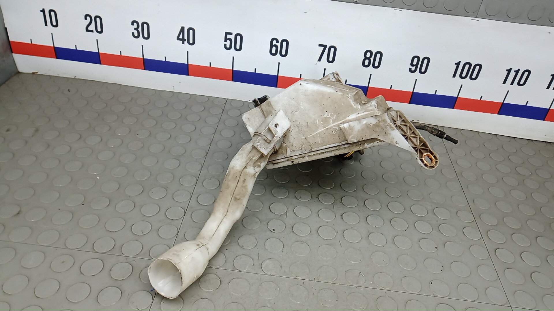 Бачок омывателя лобового стекла