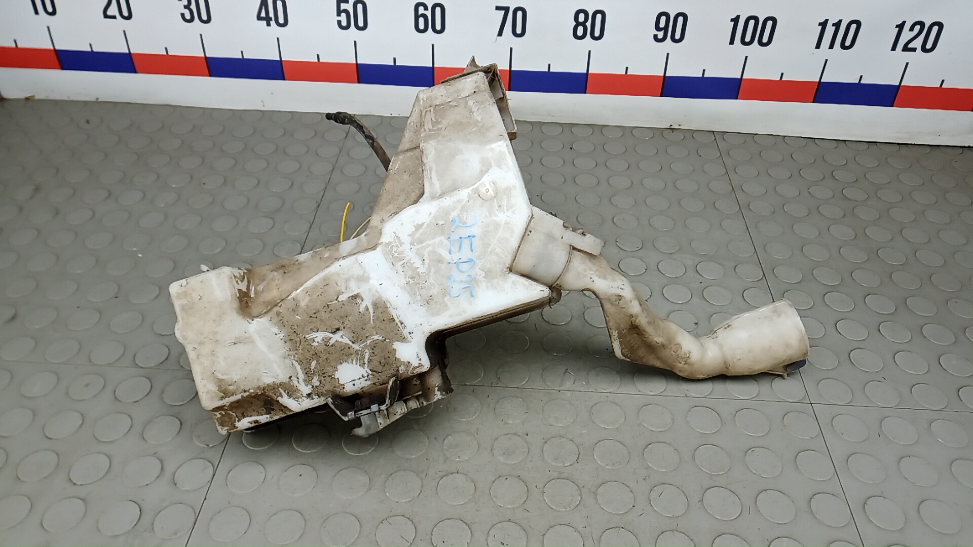 Бачок омывателя лобового стекла