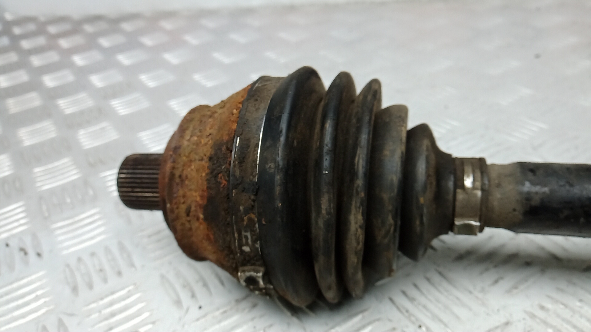 Полуось передняя левая