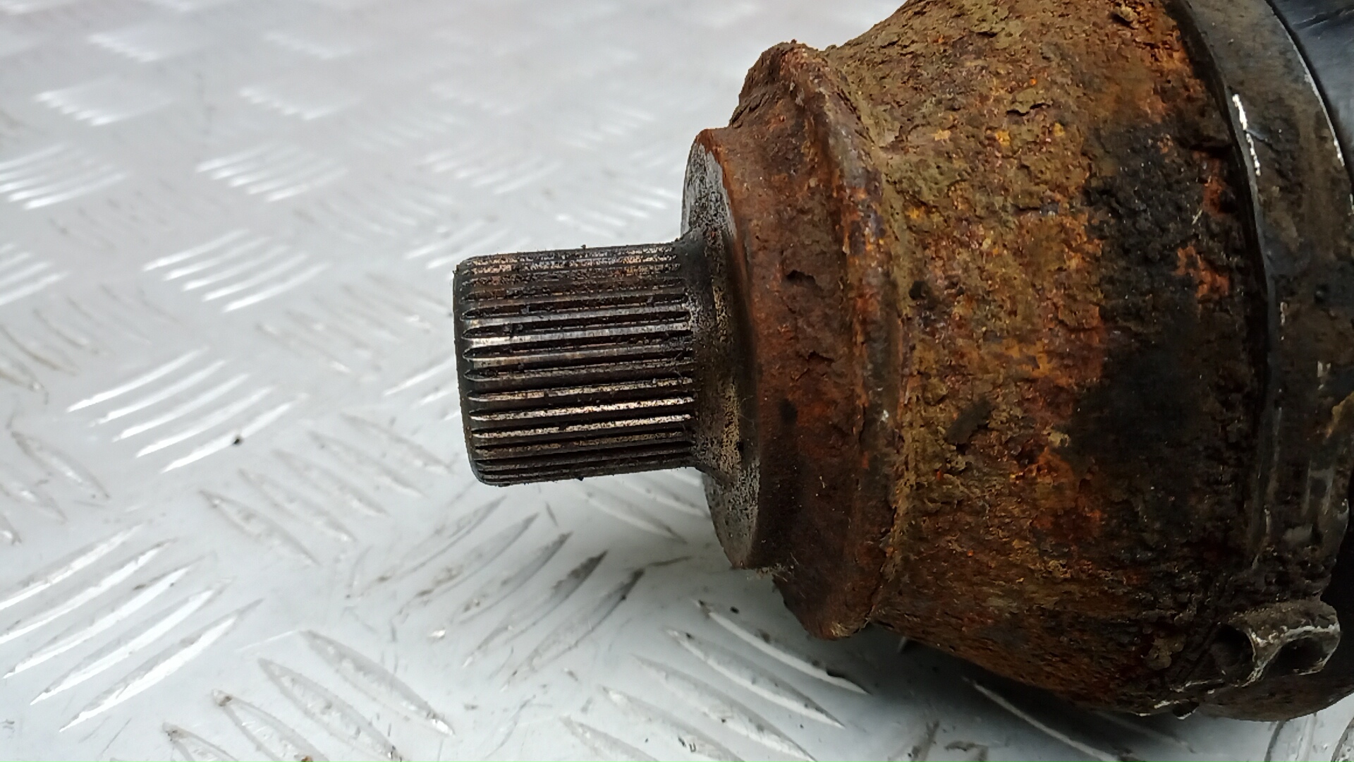 Полуось передняя левая