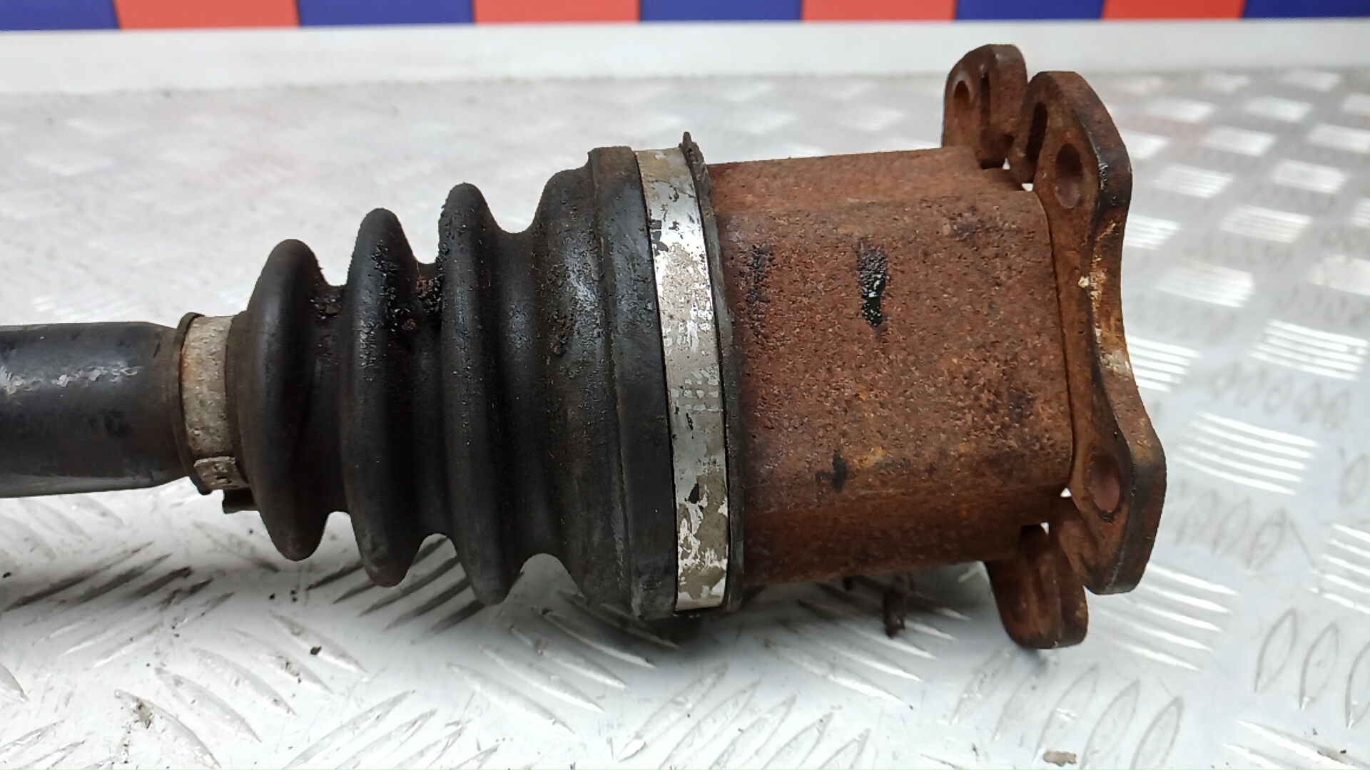 Полуось передняя левая