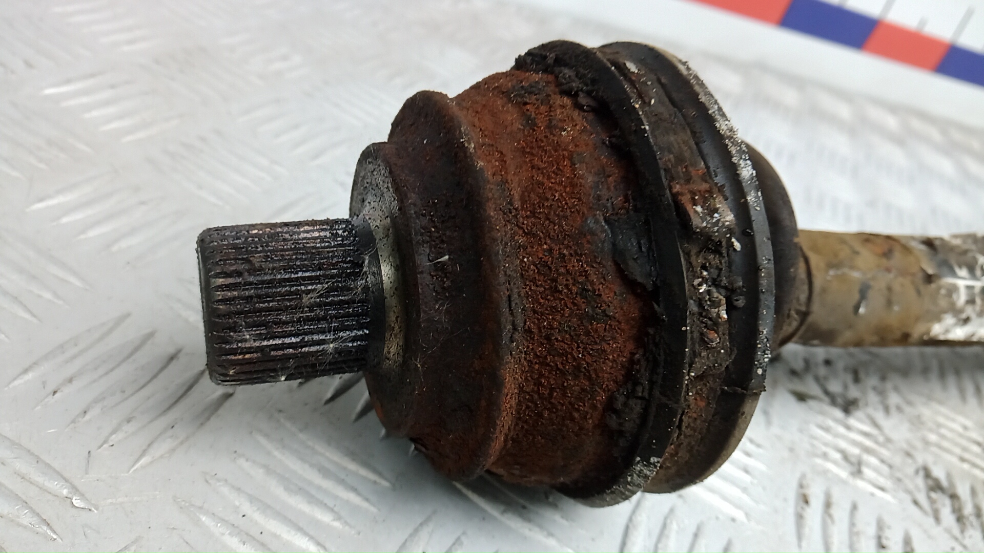 Полуось задняя левая