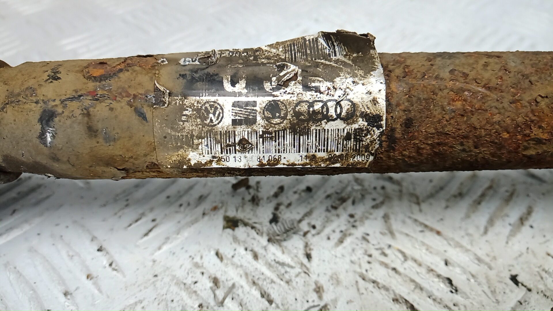 Полуось задняя левая