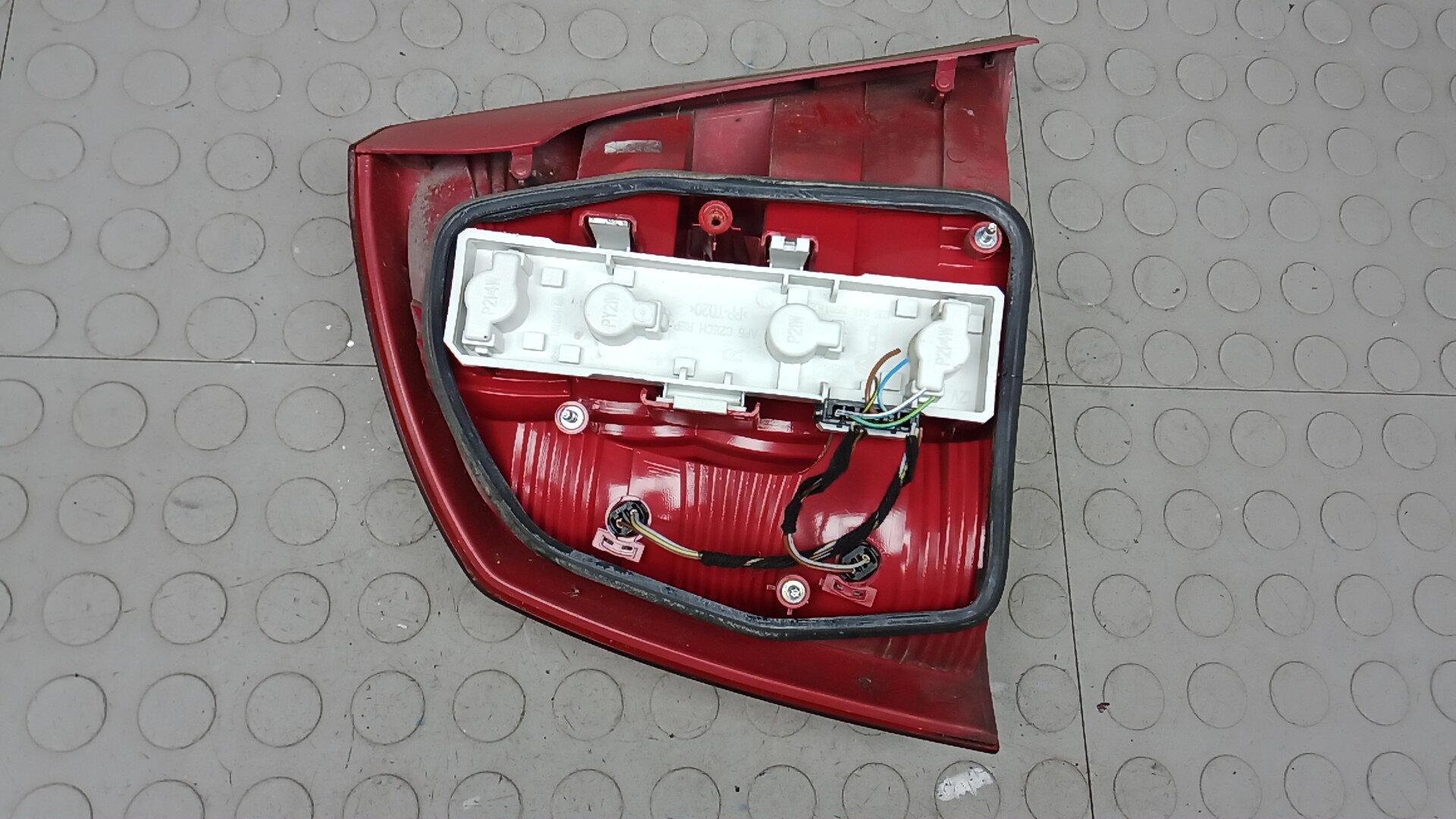 Фонарь задний правый