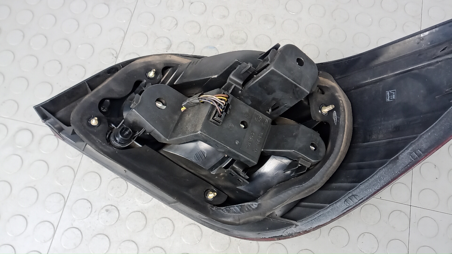 Фонарь задний левый