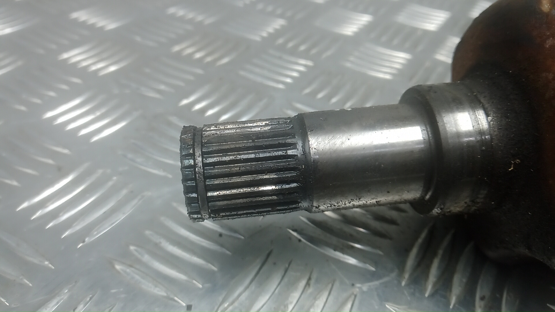 Полуось передняя левая