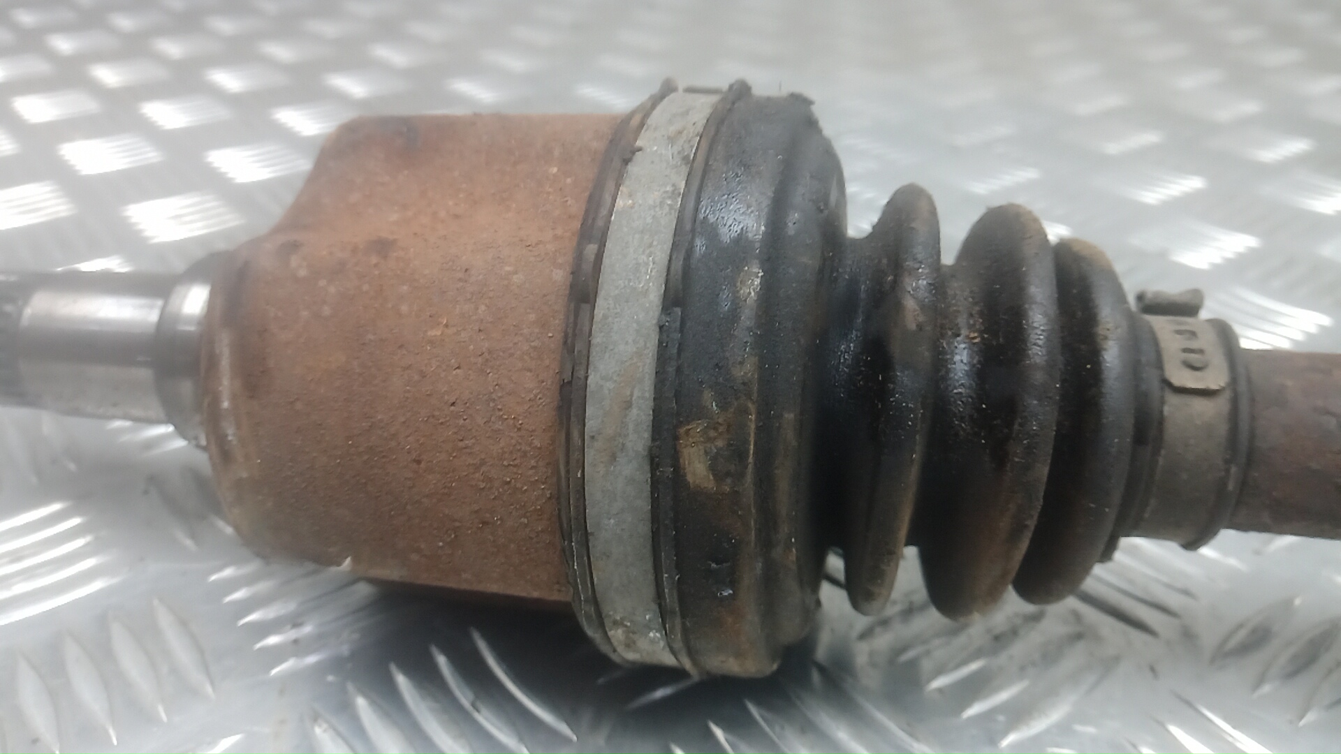 Полуось передняя левая