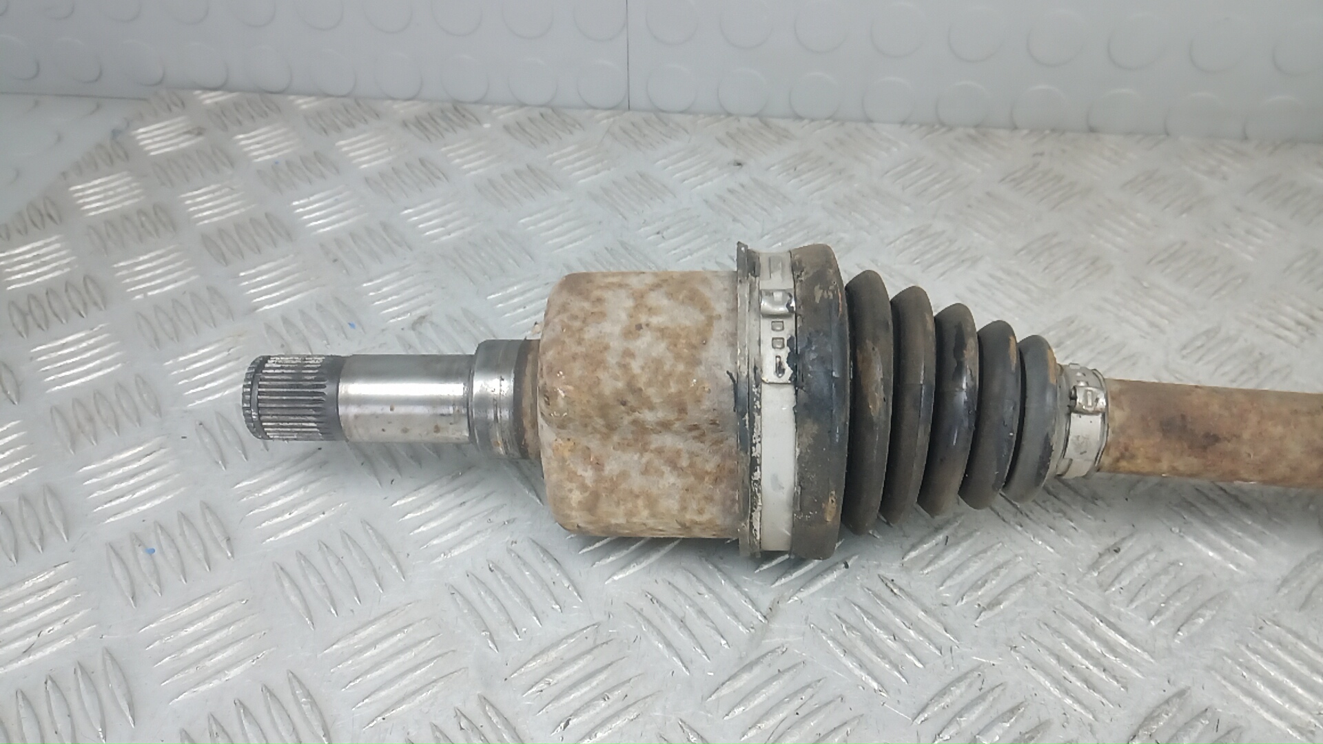 Полуось передняя левая