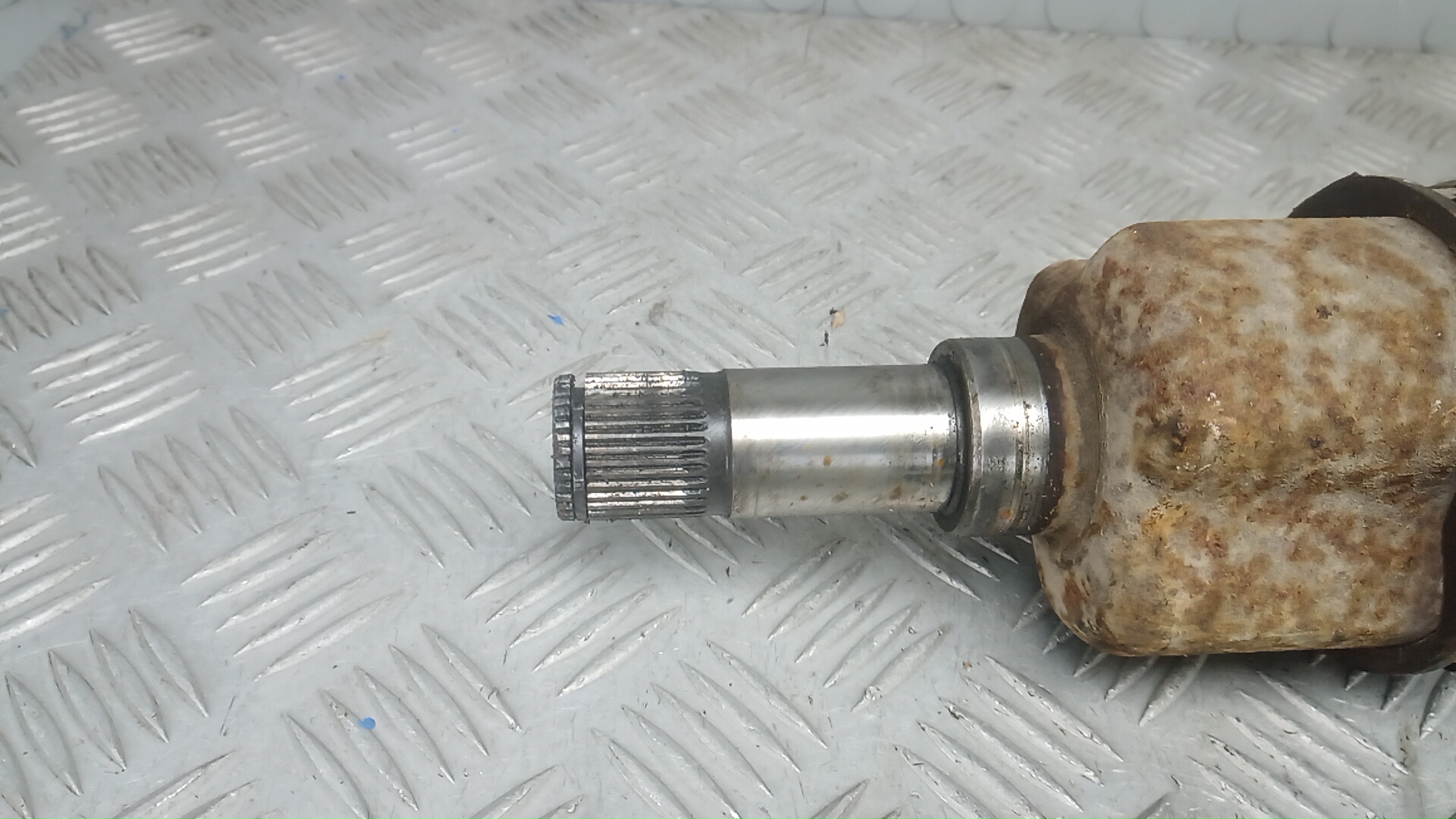 Полуось передняя левая