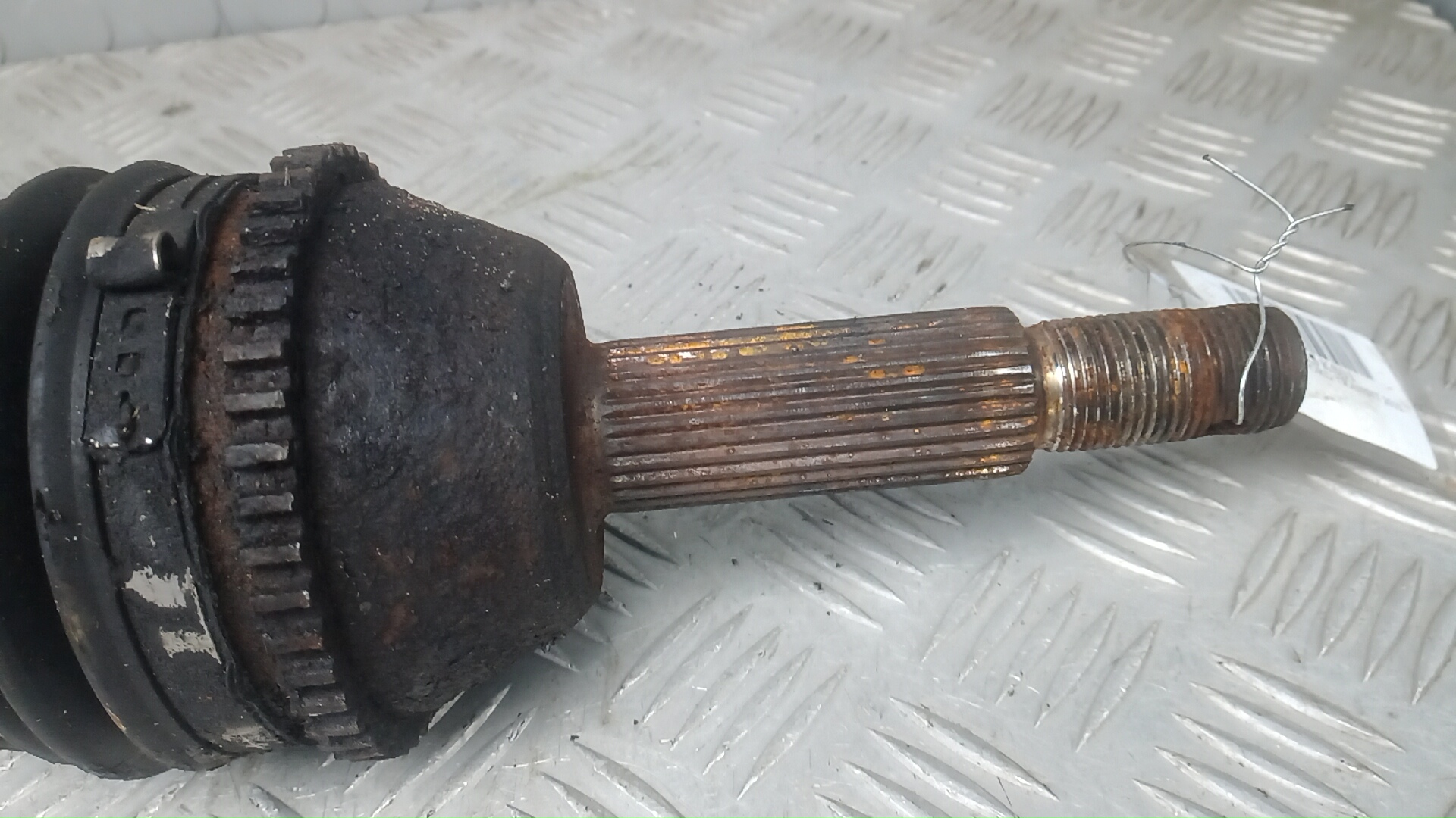 Полуось передняя левая