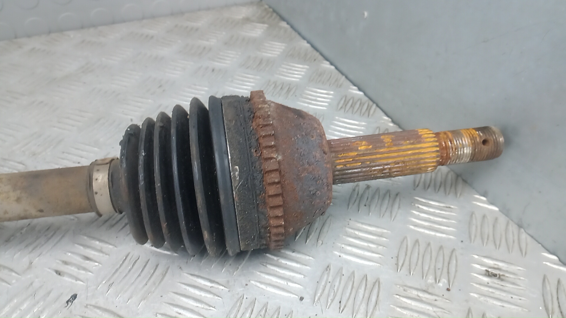 Полуось передняя правая