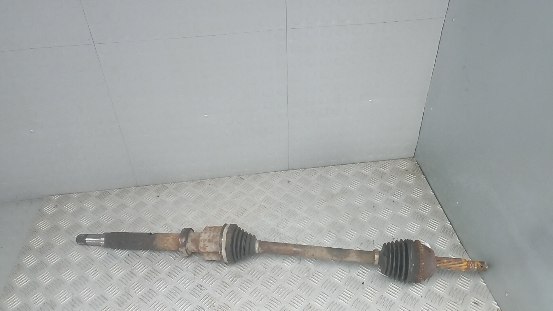 Полуось передняя правая