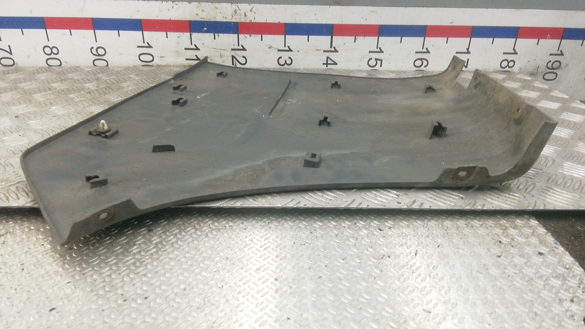 Молдинг заднего крыла правого