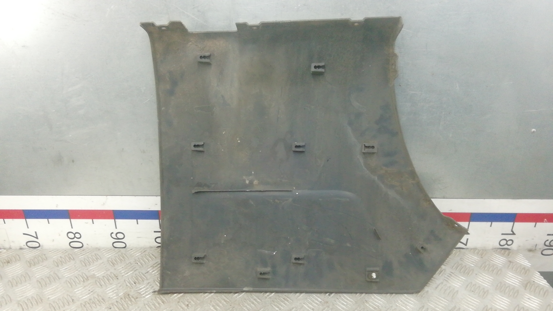 Молдинг заднего крыла правого