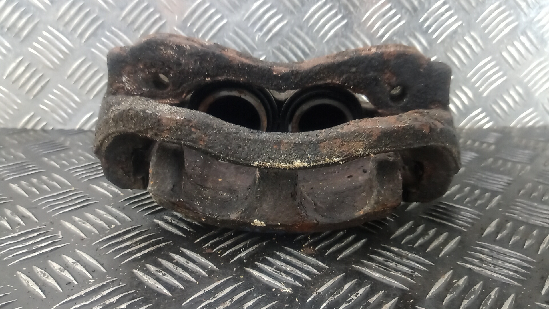 Суппорт передний правый