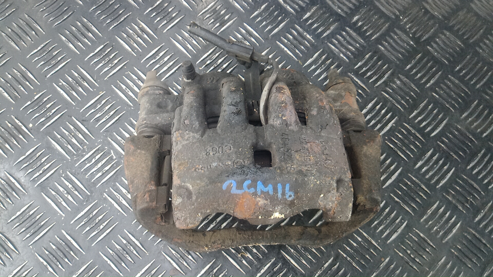 Суппорт передний правый