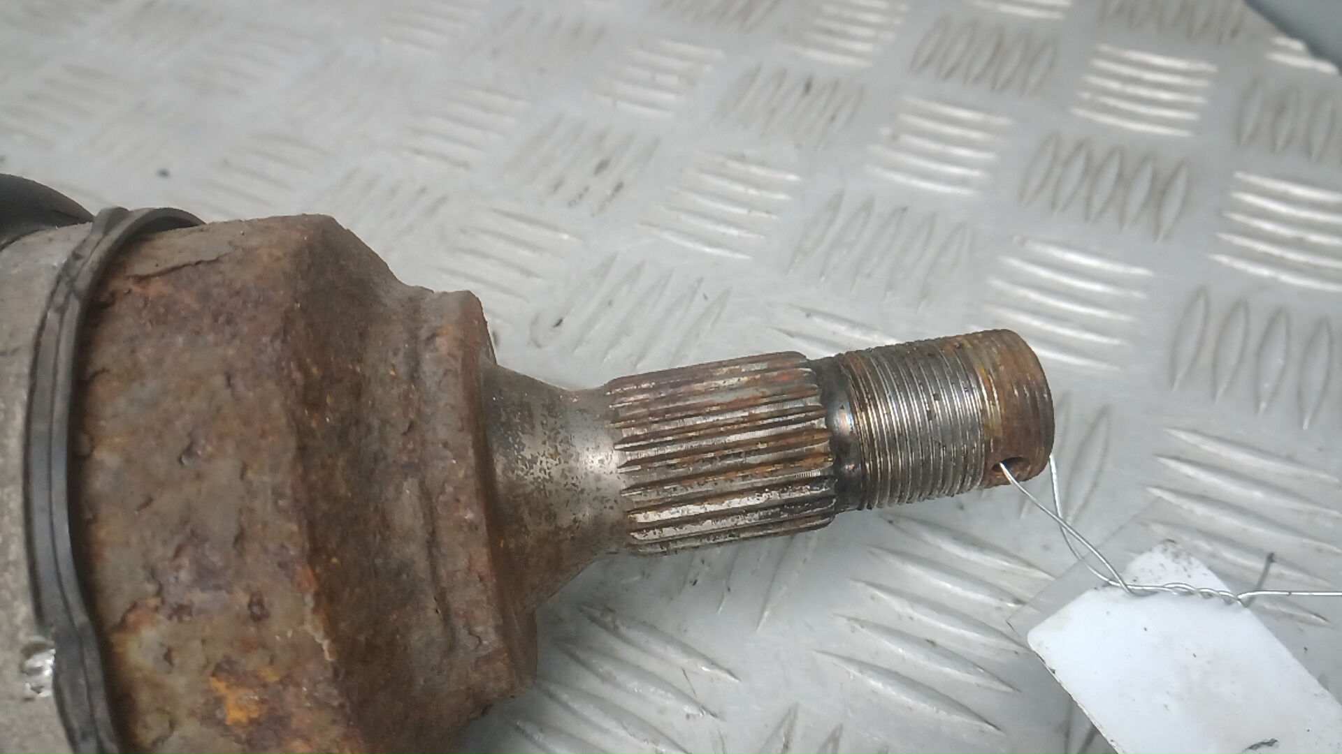 Полуось передняя левая