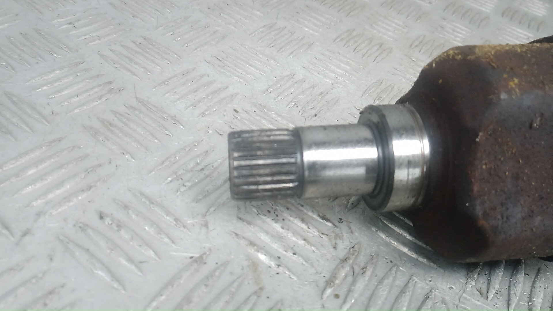 Полуось передняя левая