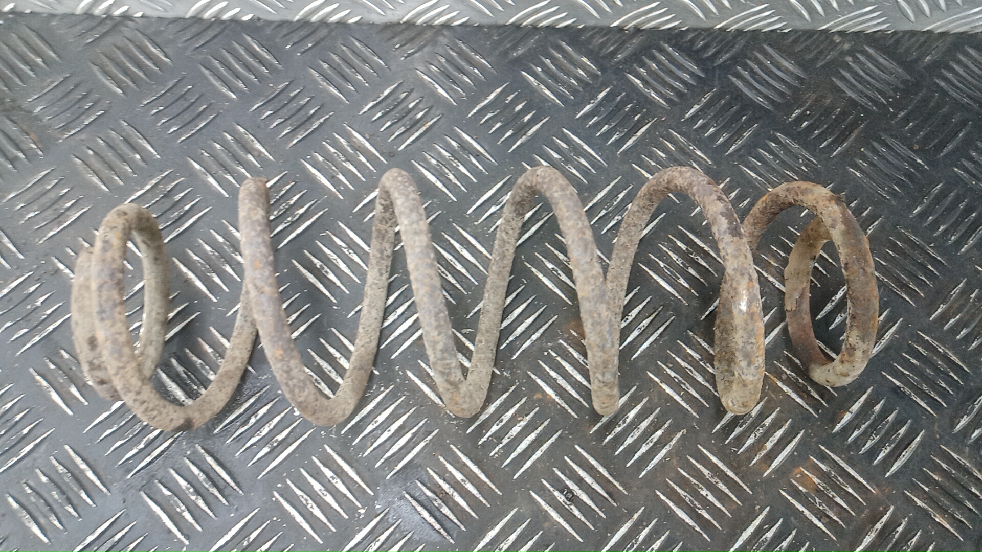 Пружина задняя