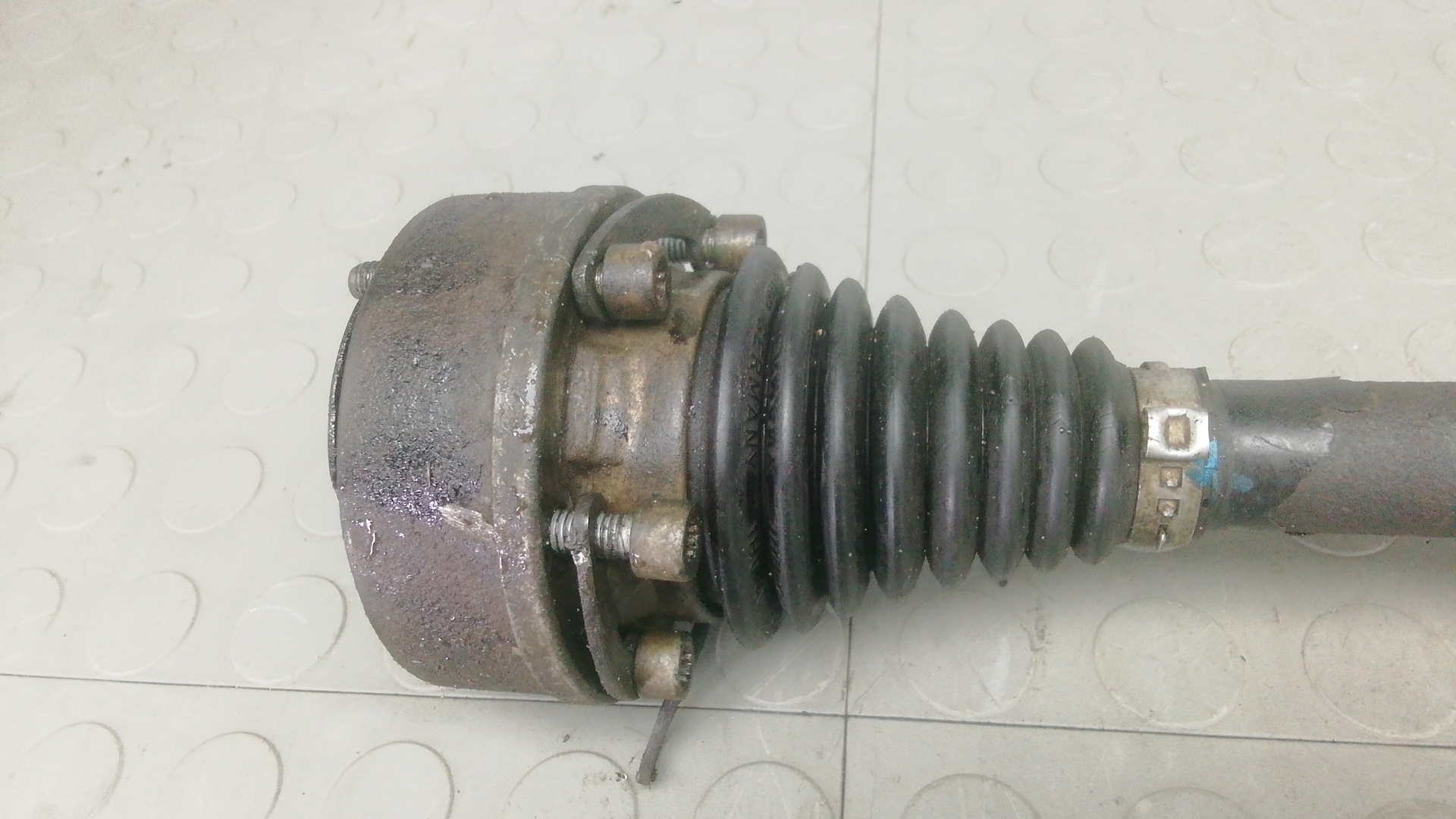 Полуось передняя левая