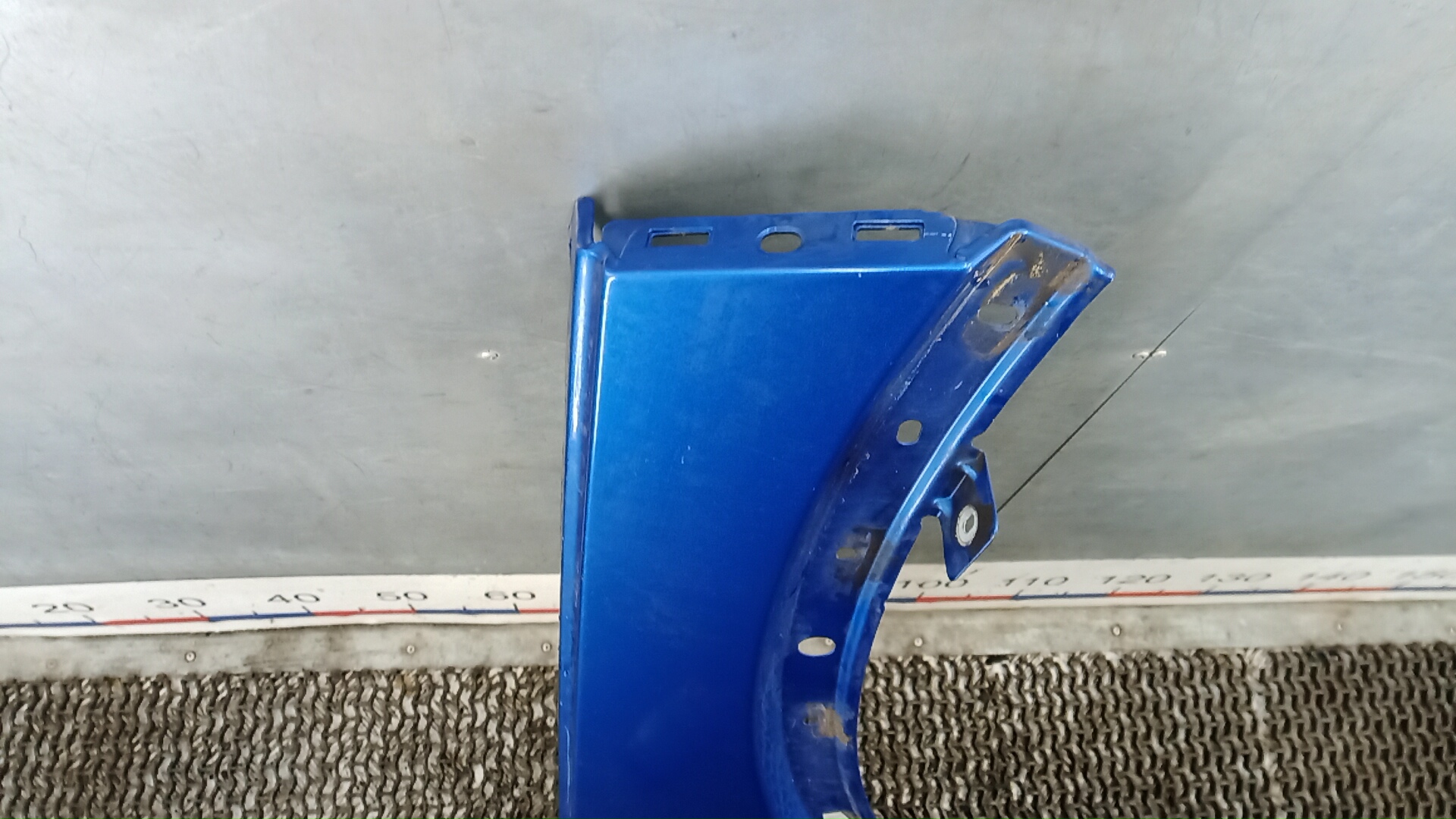 Крыло переднее правое