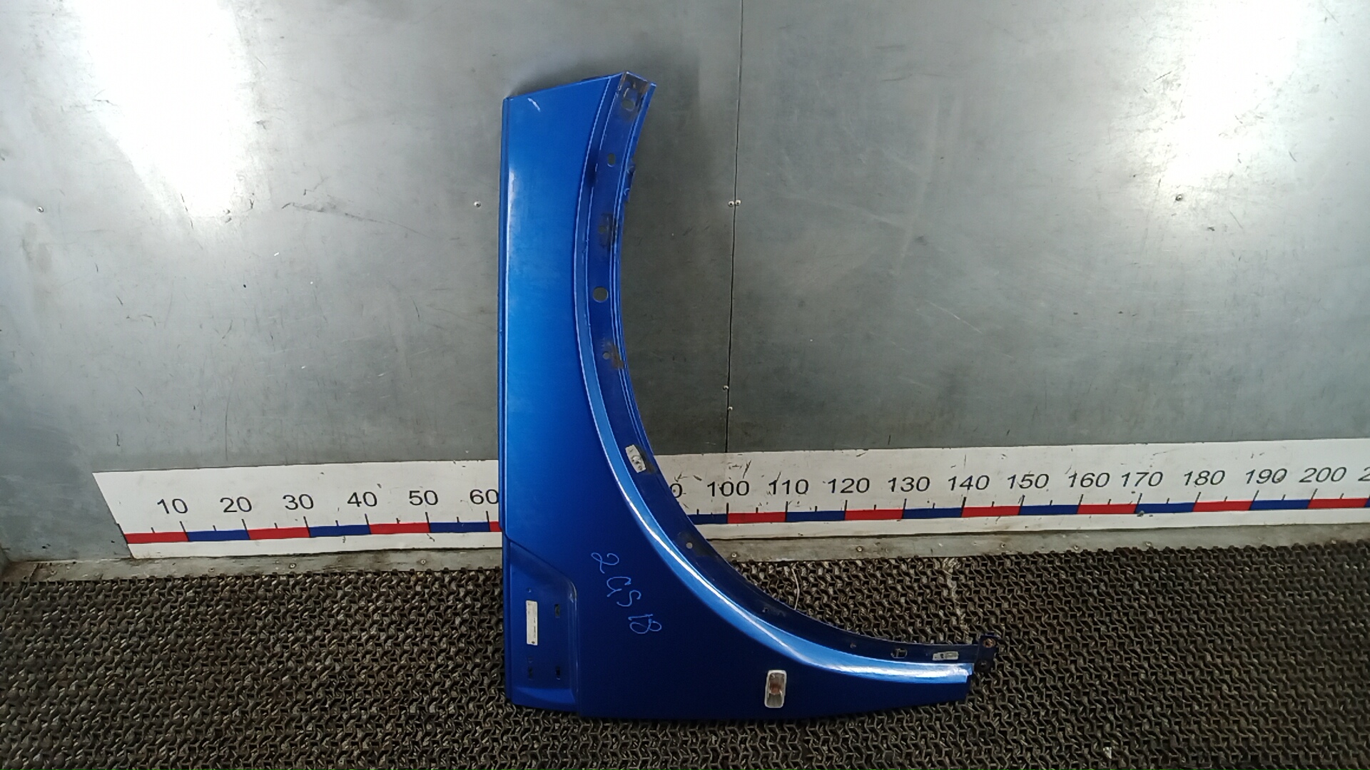 Крыло переднее правое