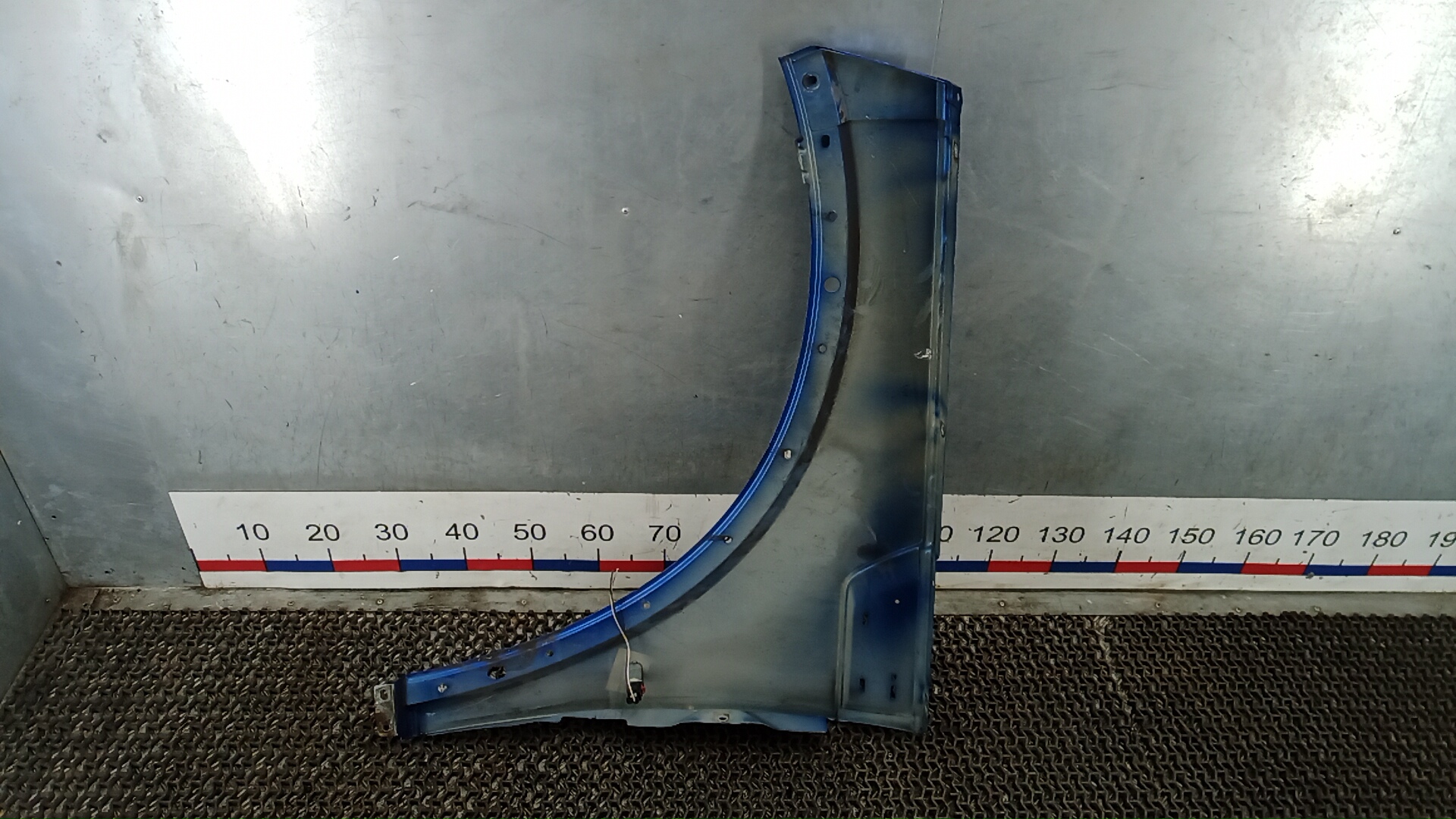 Крыло переднее правое