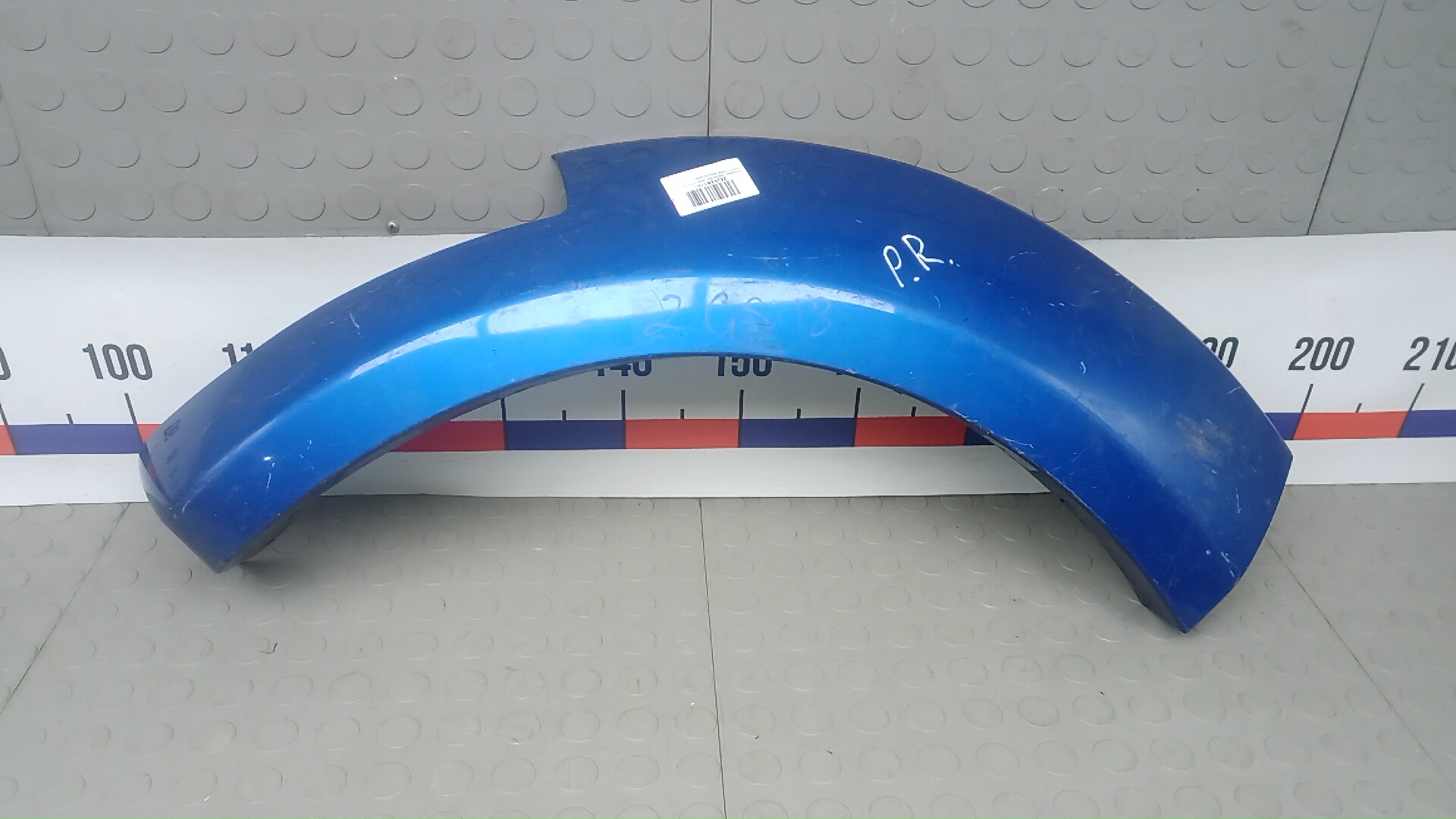 Накладка переднего крыла правого