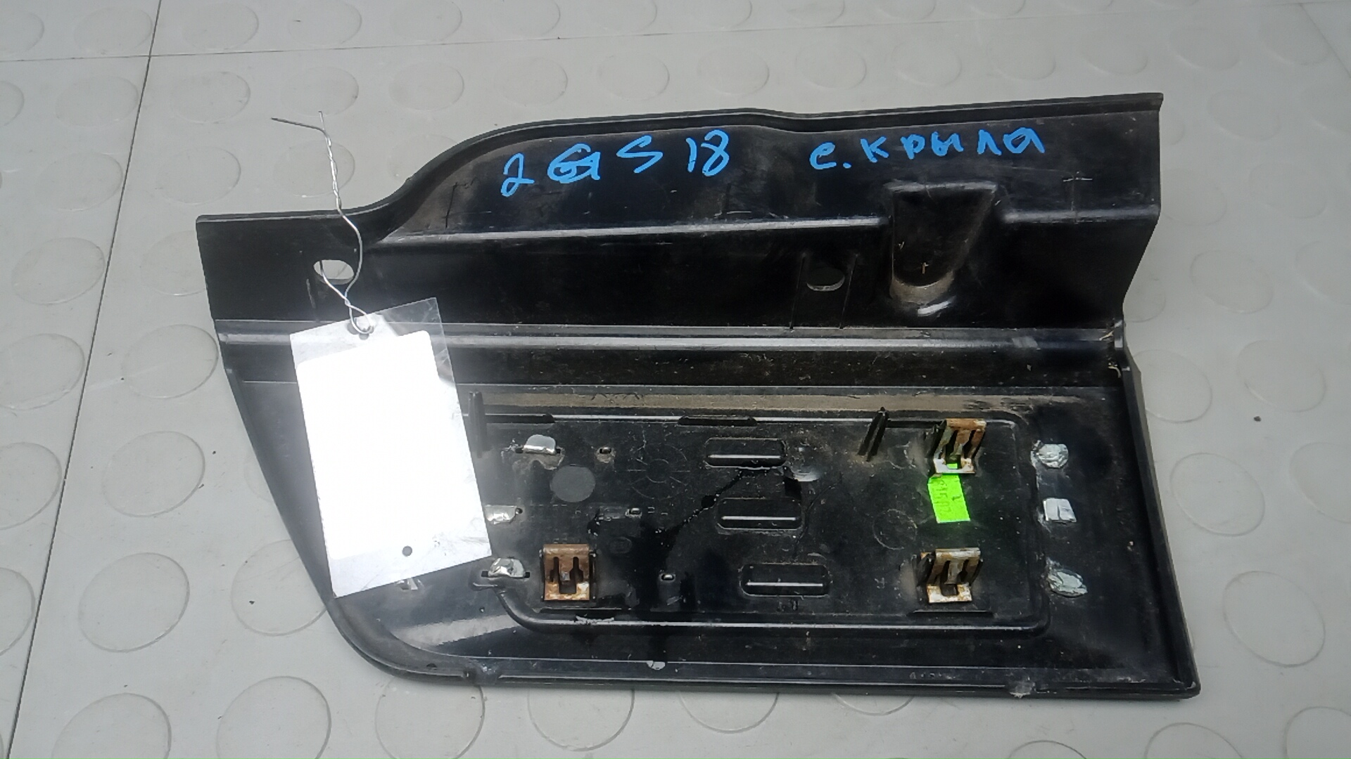 Накладка переднего крыла правого