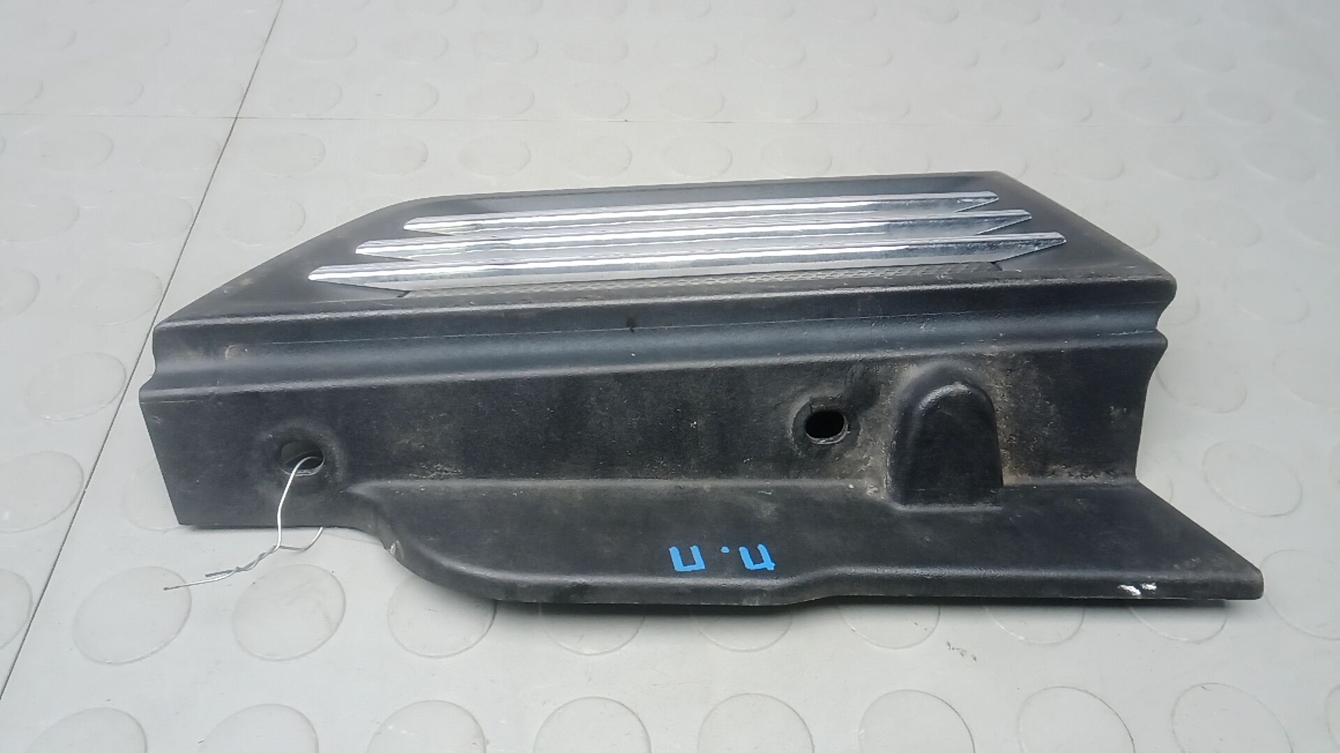 Накладка переднего крыла правого