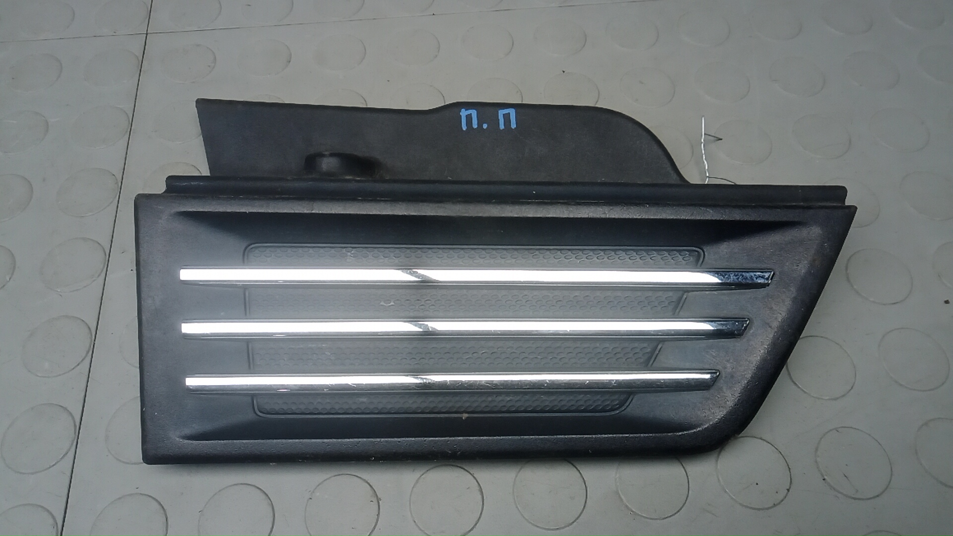 Накладка переднего крыла правого