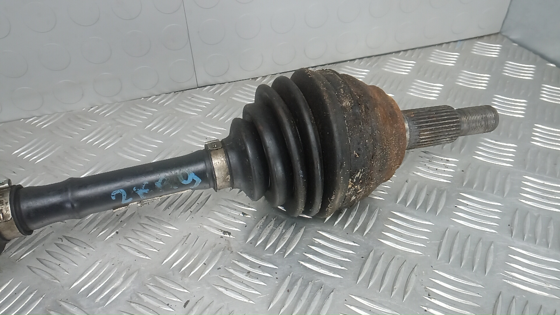 Полуось передняя левая для Q7 (4L) 2005-2015