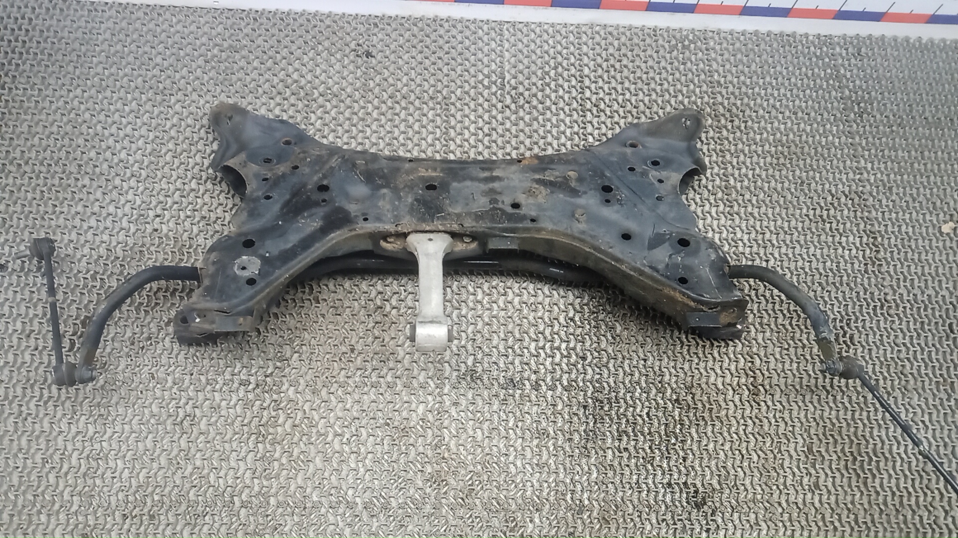 Балка передняя (крепление продольных тяг)