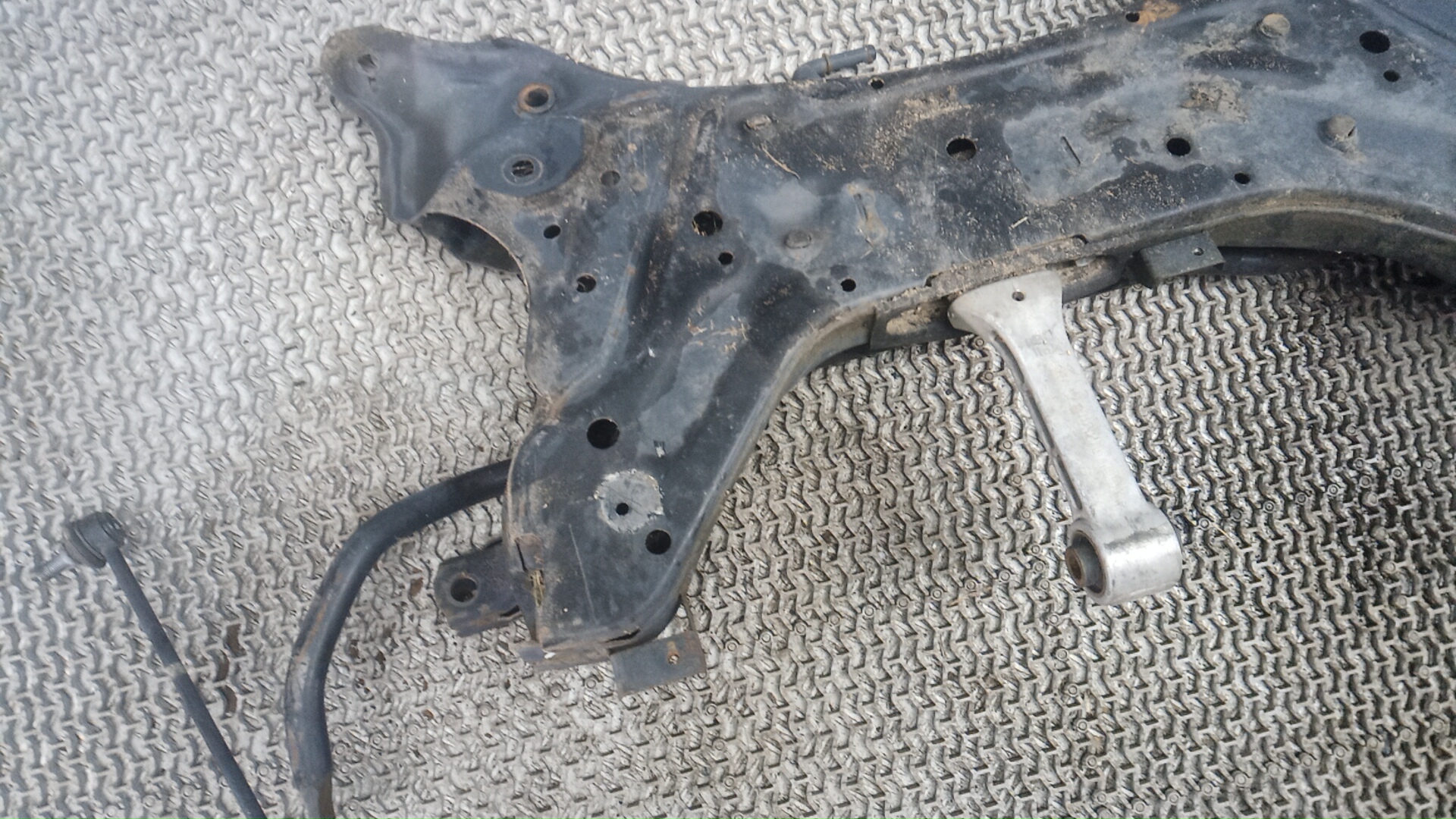 Балка передняя (крепление продольных тяг)