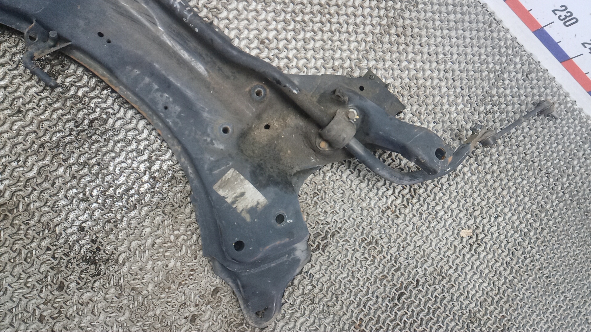 Балка передняя (крепление продольных тяг)