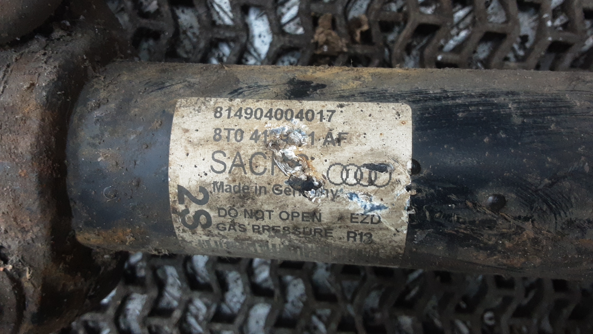 Амортизатор передний левый