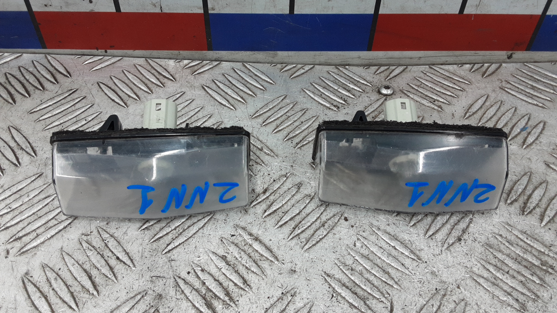 Фонарь подсветки номера