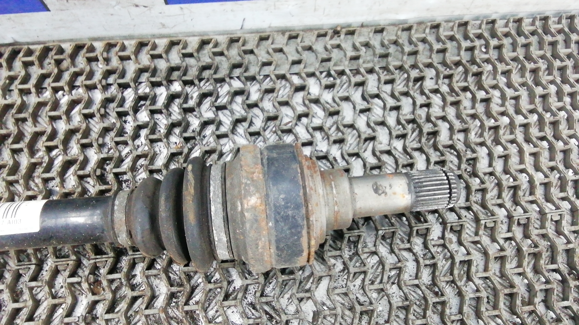 Полуось задняя левая