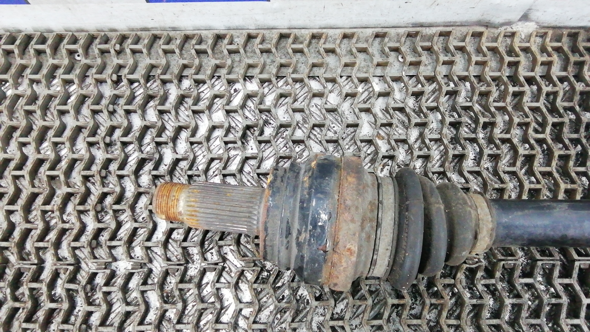 Полуось задняя левая