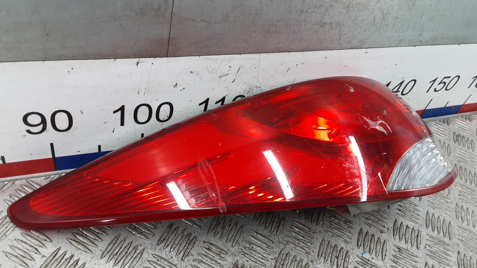 Фонарь задний левый