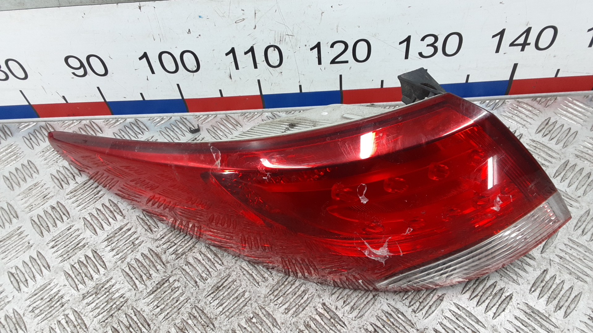 Фонарь задний левый