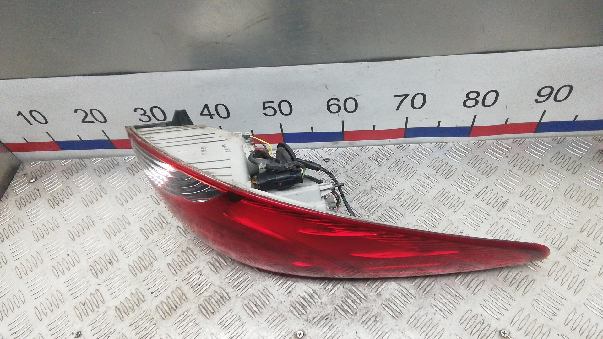 Фонарь задний левый