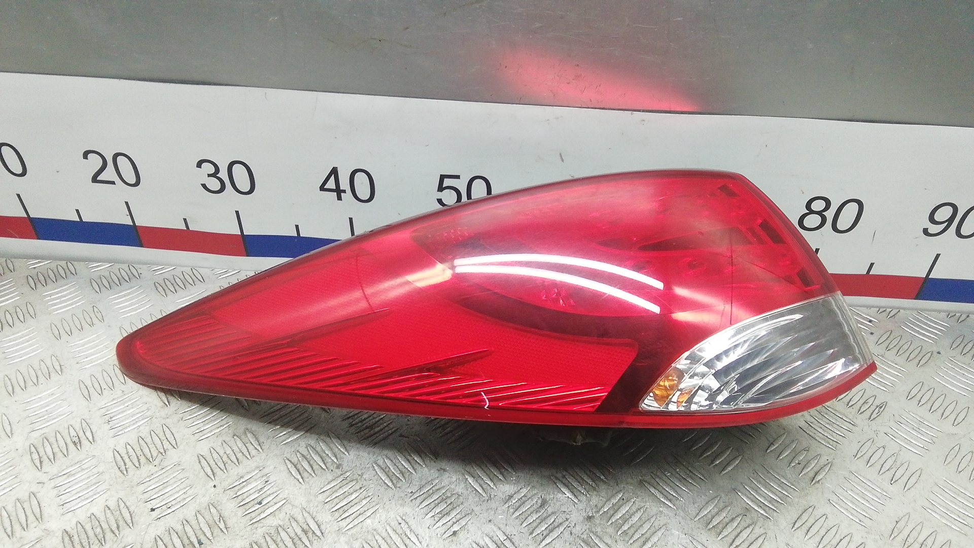 Фонарь задний левый