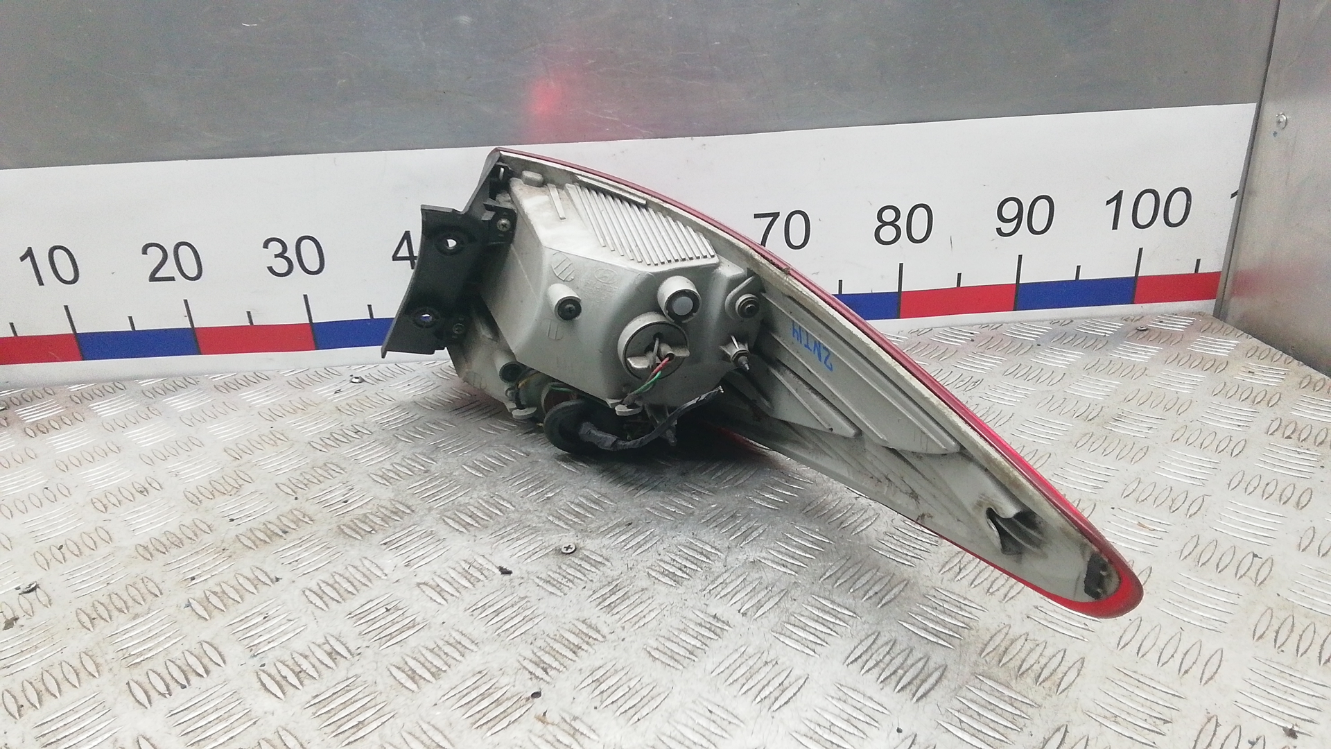 Фонарь задний левый