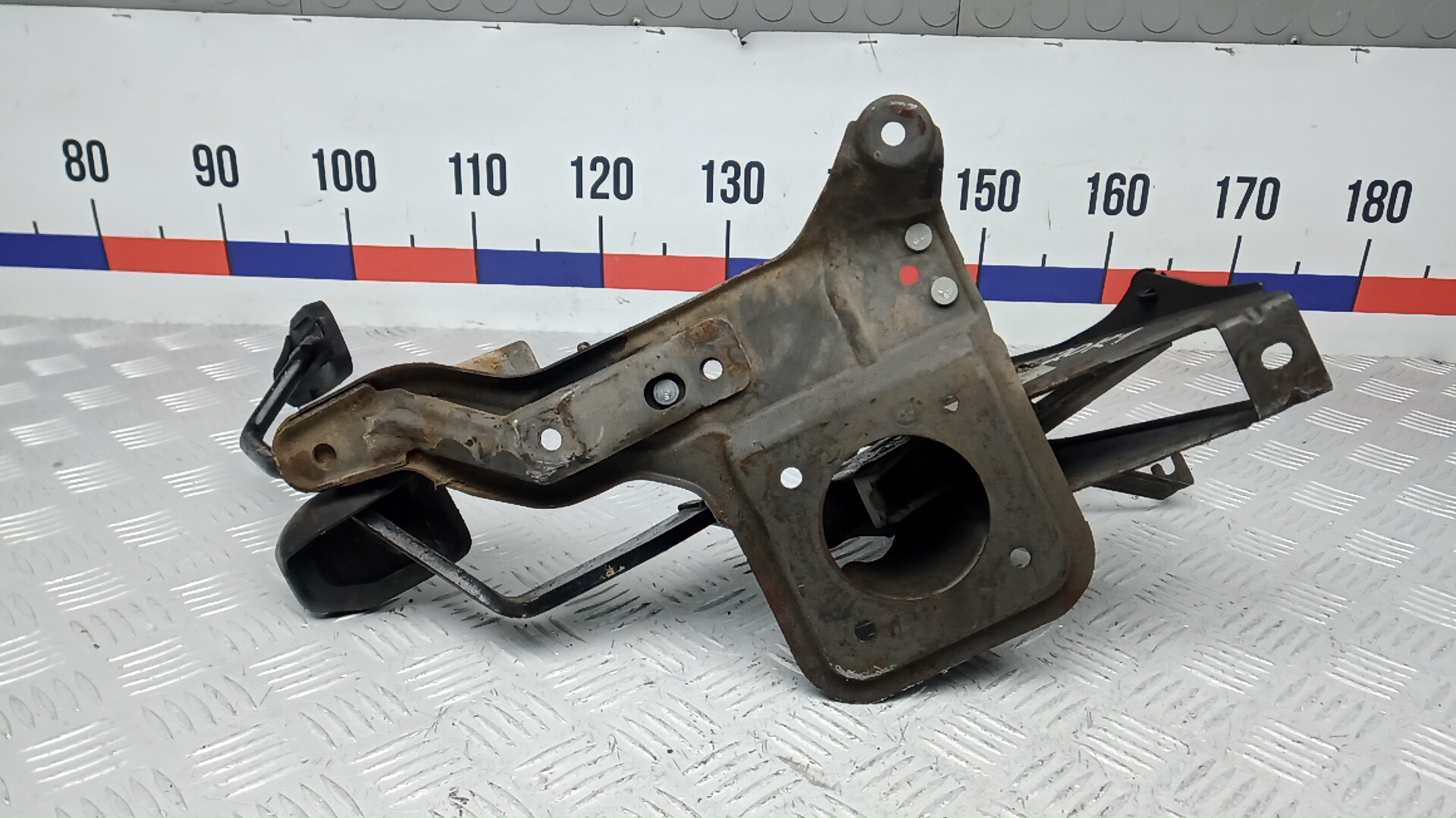 Кронштейн крепления педали