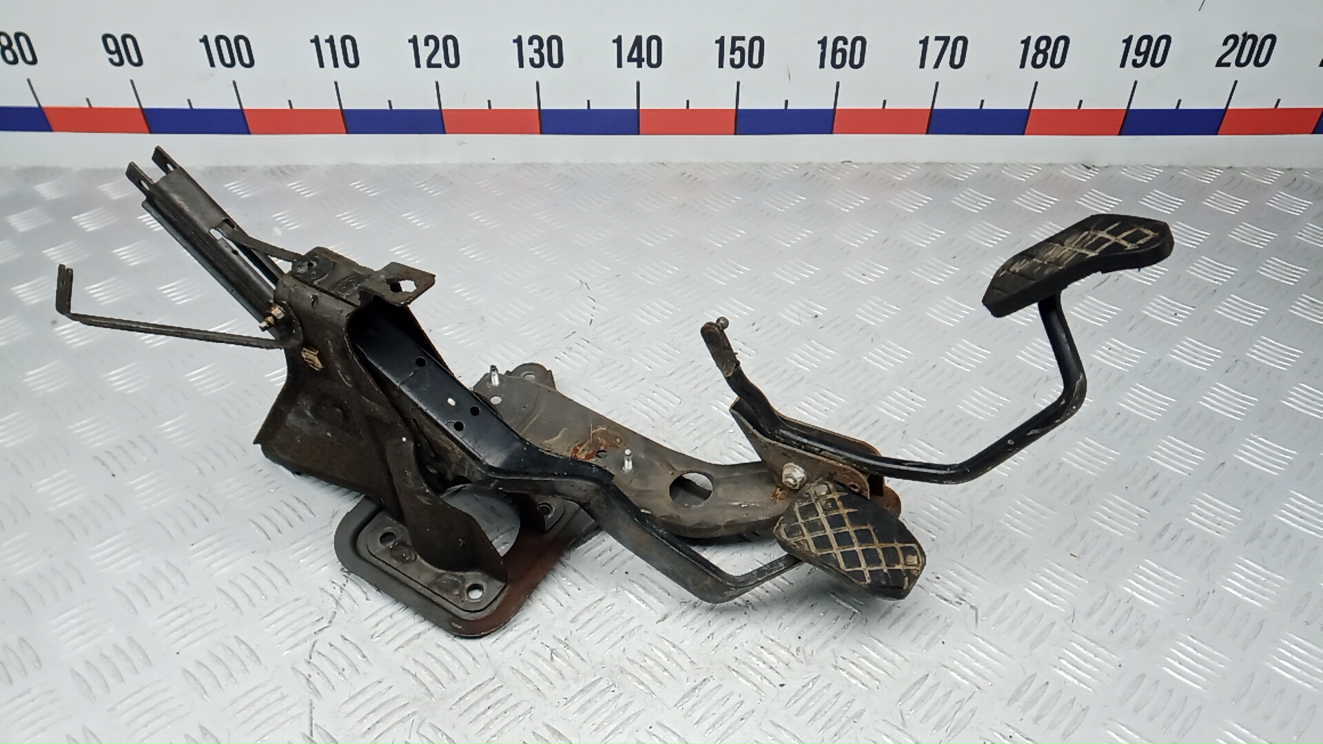 Кронштейн крепления педали