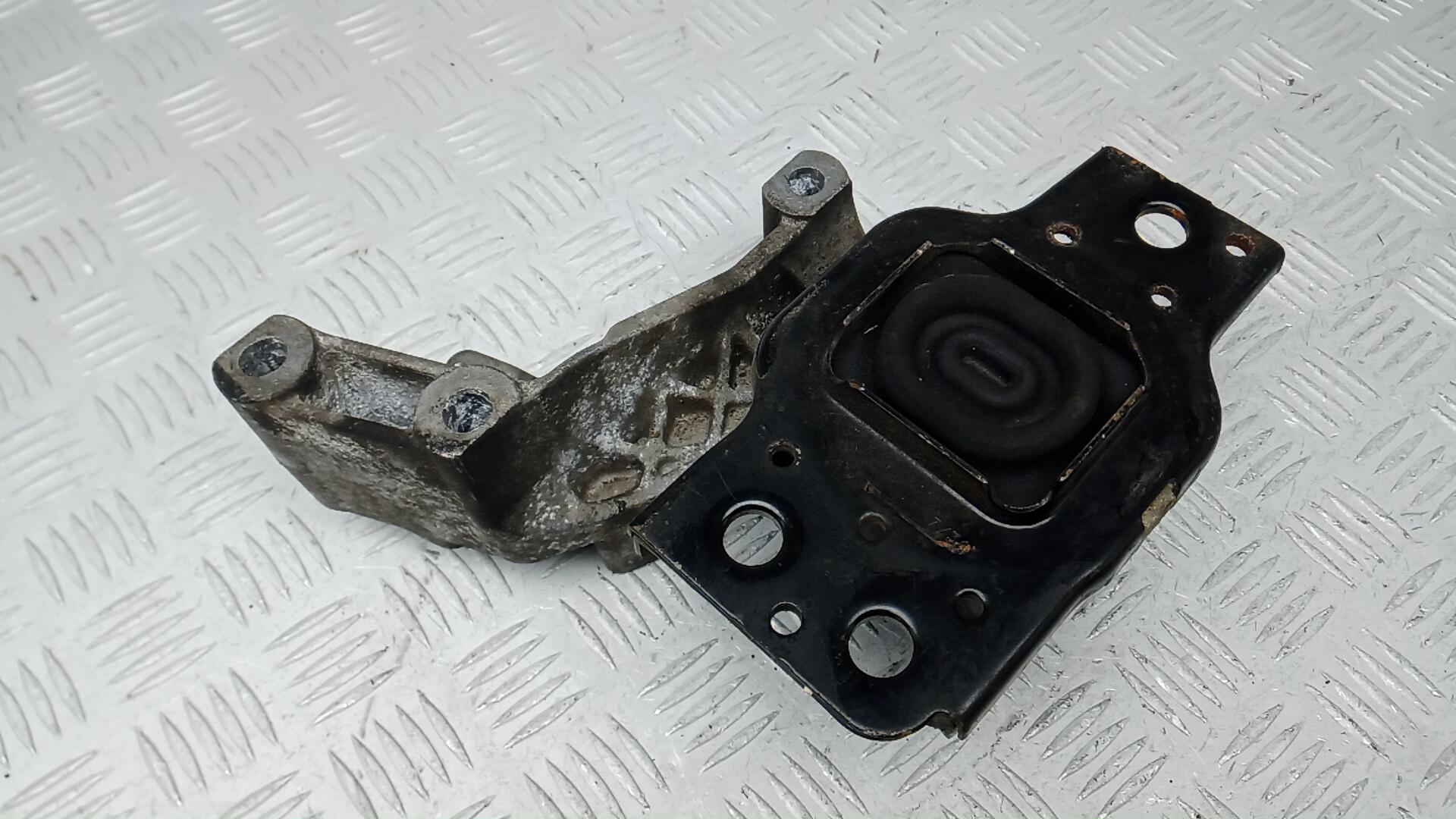 Опора двигателя