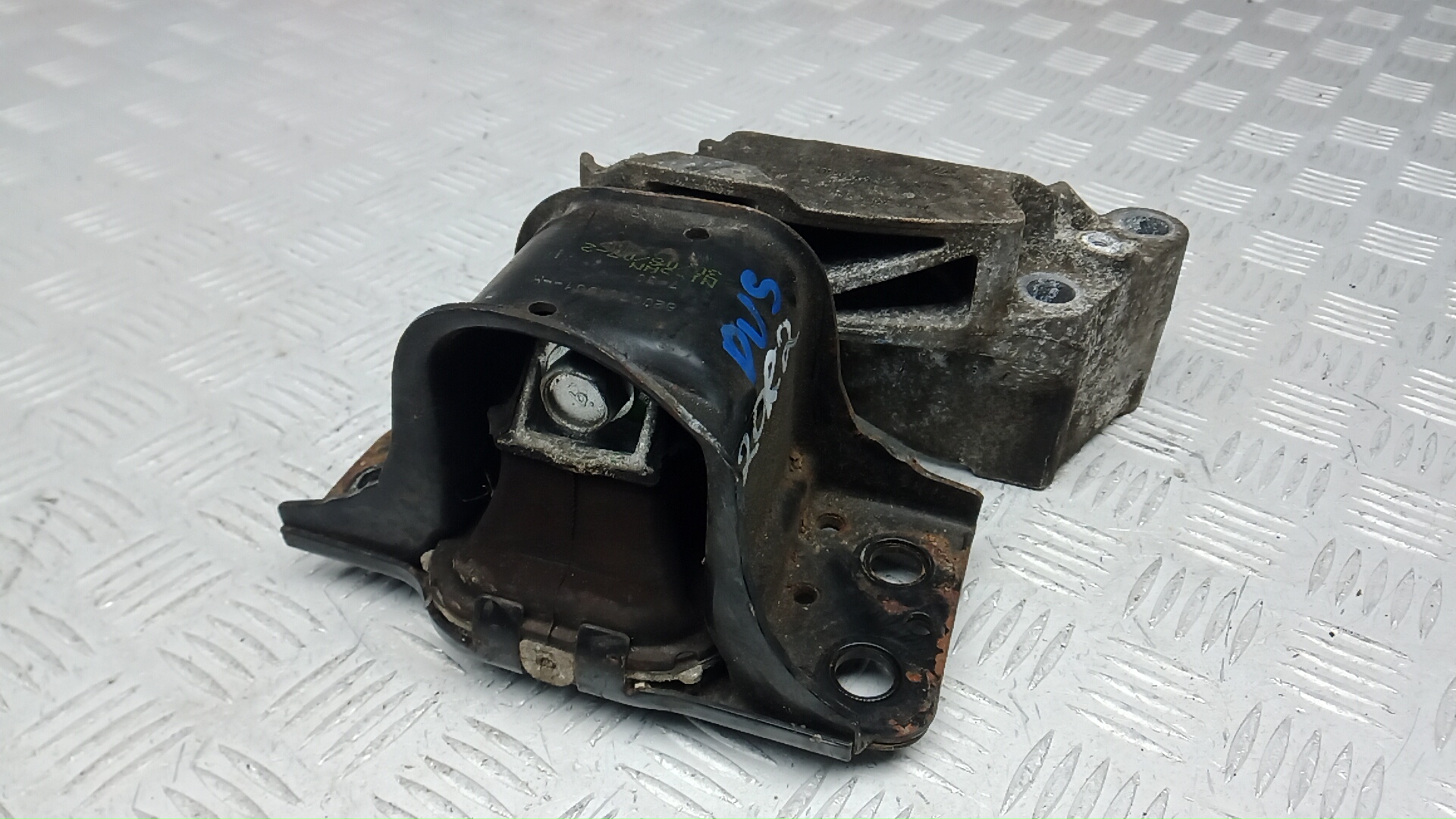 Опора двигателя